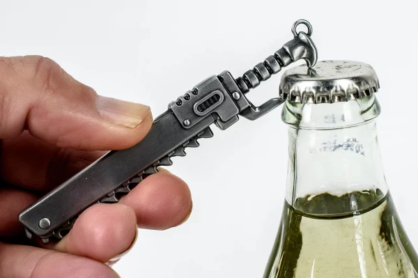 Warhammer_Bottle_Opener_Chainsword